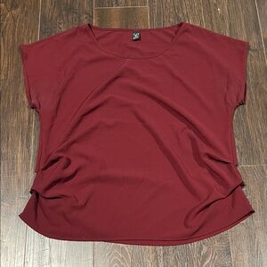 Windsor Short Sleeve Scoop Neck Tee in Wine